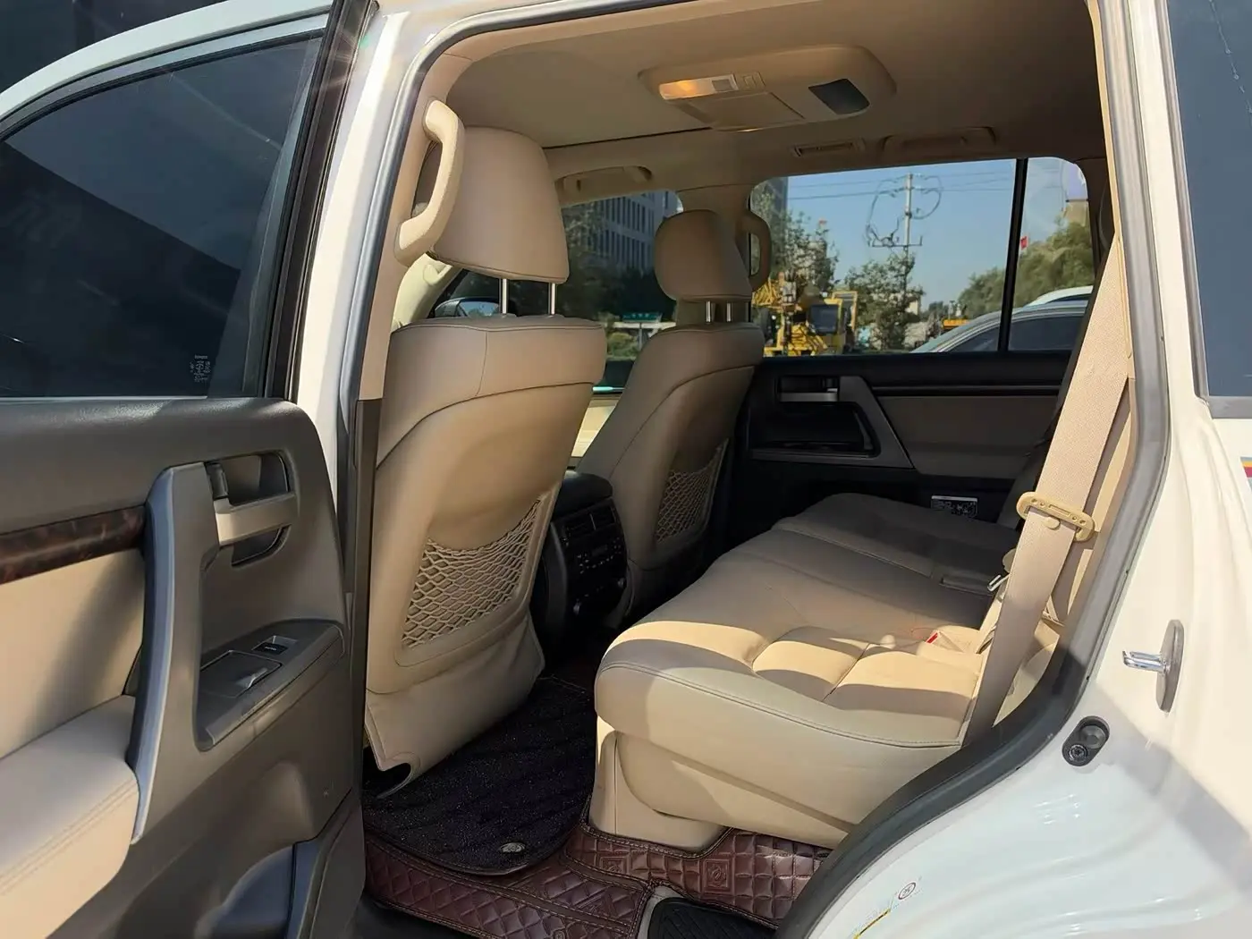 Toyota Land Cruiser 2010 — Photo 6/9