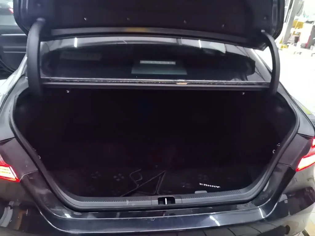 Toyota Camry 2023 — Photo 19/20
