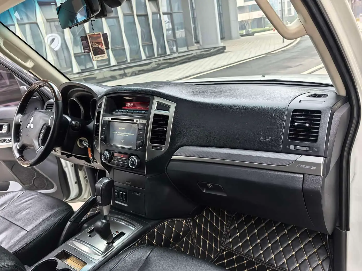 Mitsubishi Pajero 2017 — Şəkil 19/20