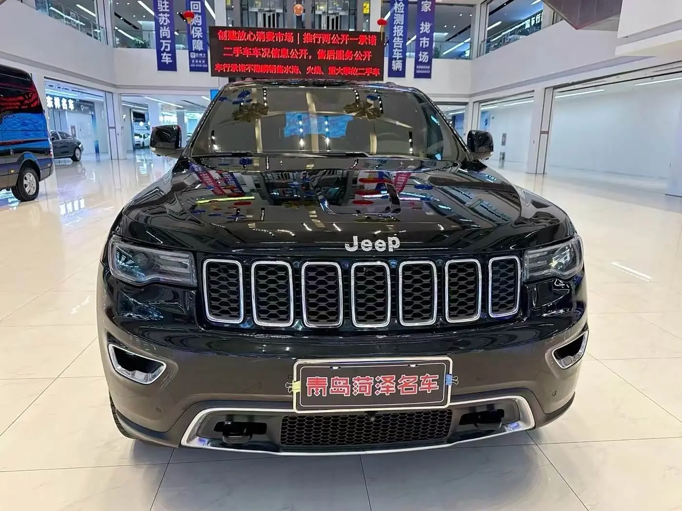 Jeep Grand Cherokee 2019 — Фото 2/9