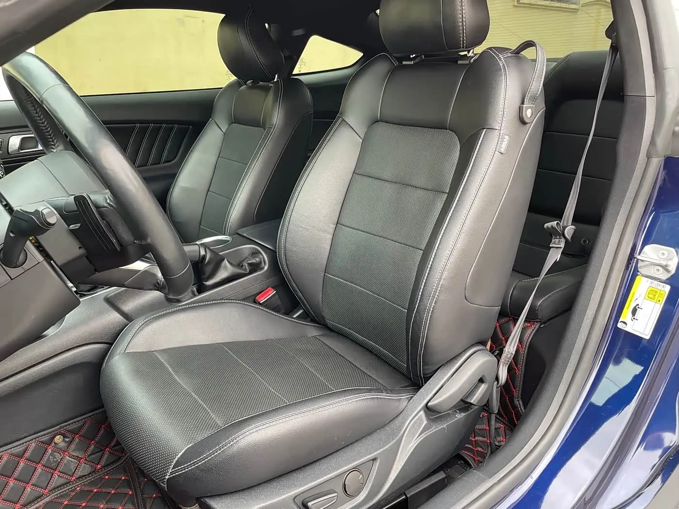 Ford Mustang 2021 — Photo 10/17