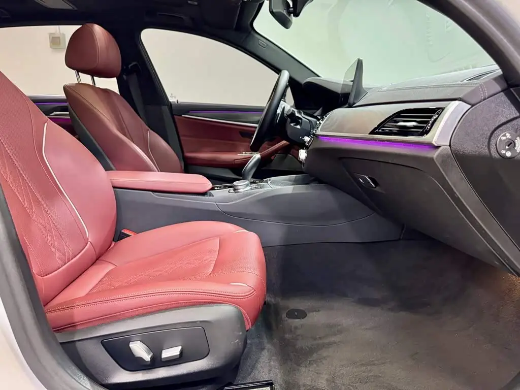 BMW 5 Series 2023 — Photo 17/20