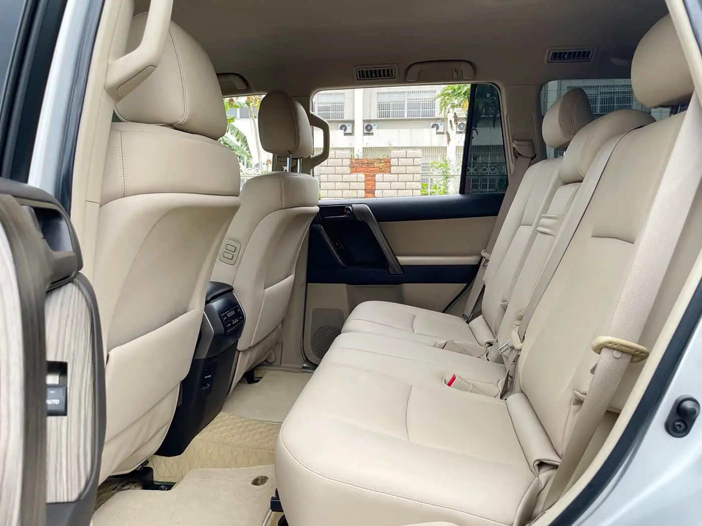 Toyota Prado 2010 — Photo 7/20
