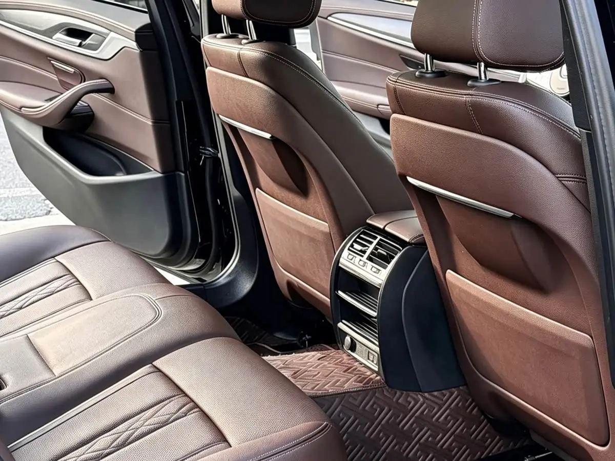 BMW 5 Series 2023 — Photo 13/13