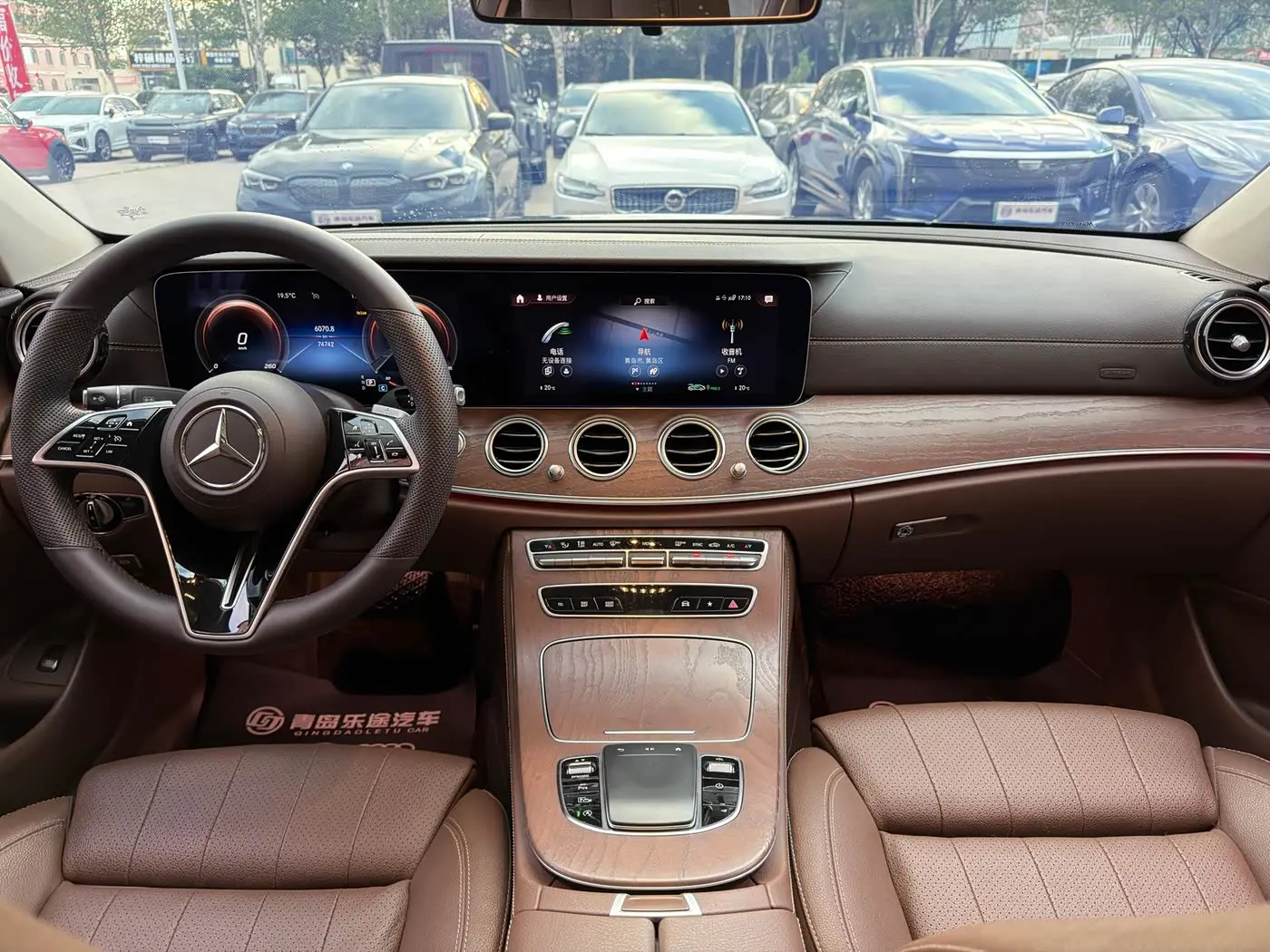 Mercedes-Benz E-Class 2023 — Photo 9/16