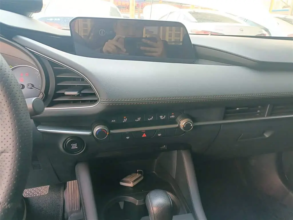 Mazda Mazda3 Axela 2024 — Photo 13/20