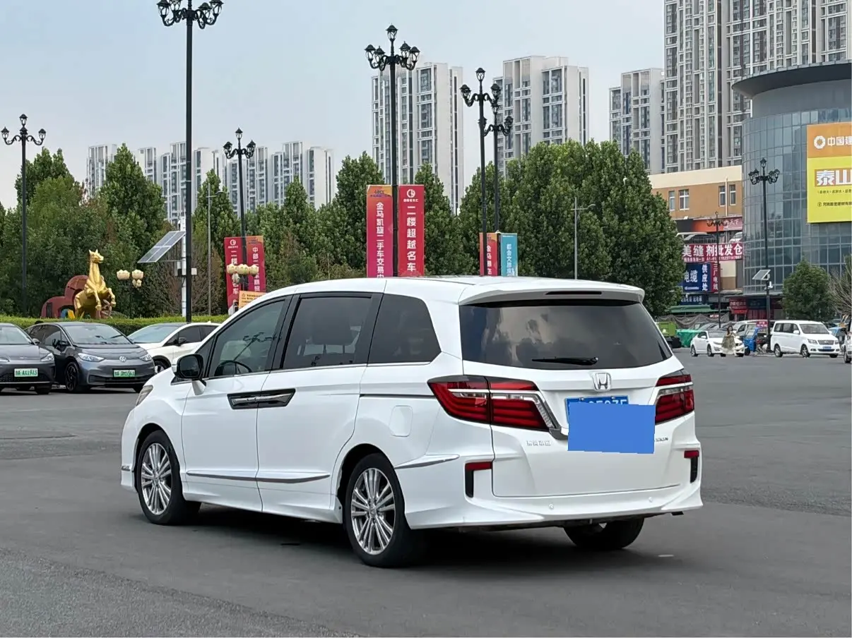 Honda Elysion 2016 — ფოტო 11/18