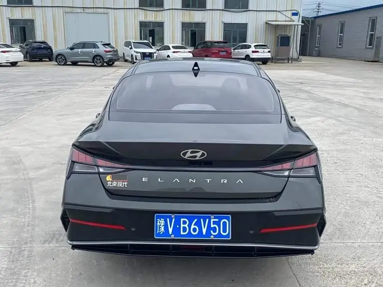 Hyundai Elantra 2024 — Фото 4/10