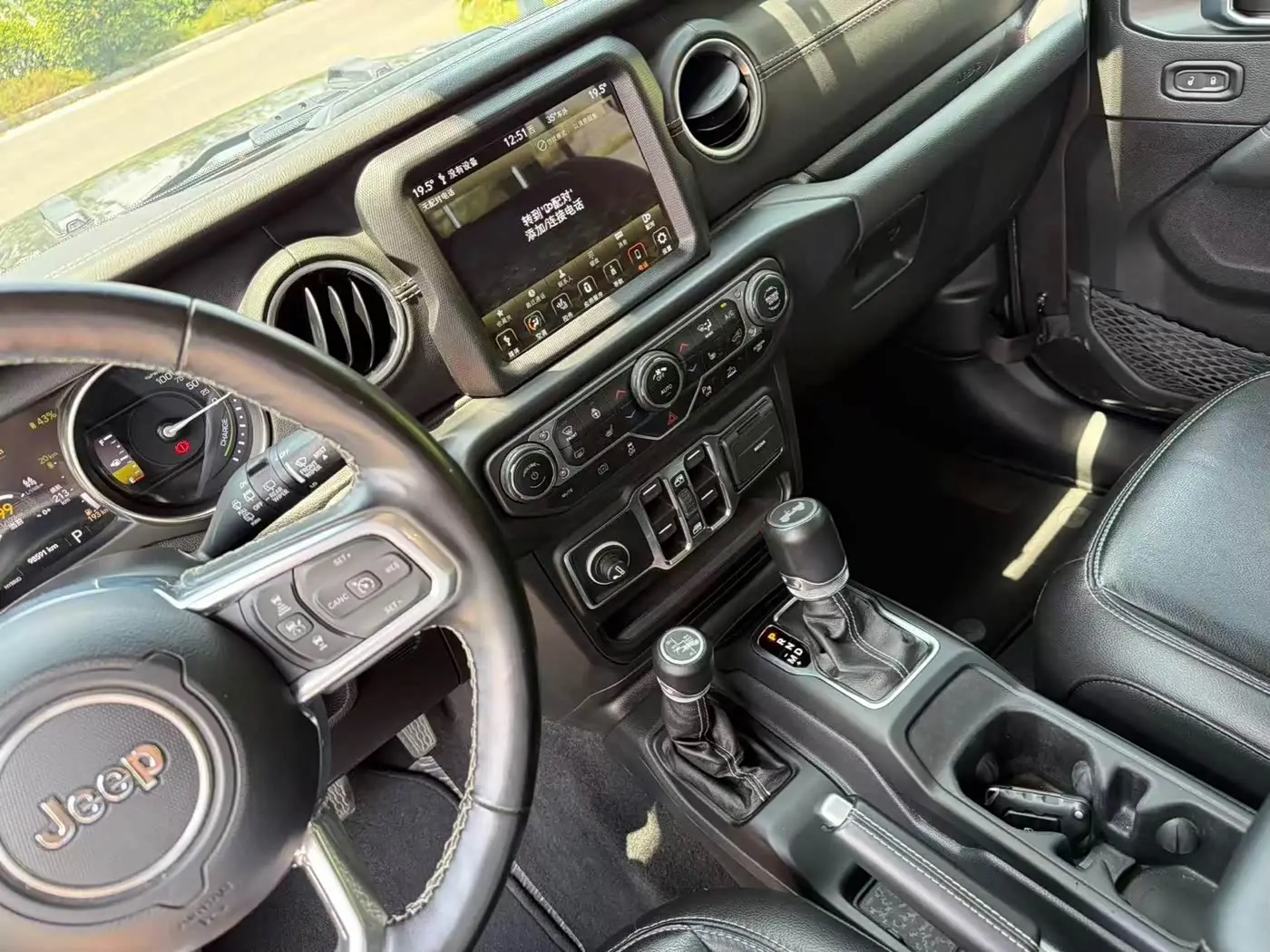 Jeep Wrangler 4xe 2021 — Фото 7/10