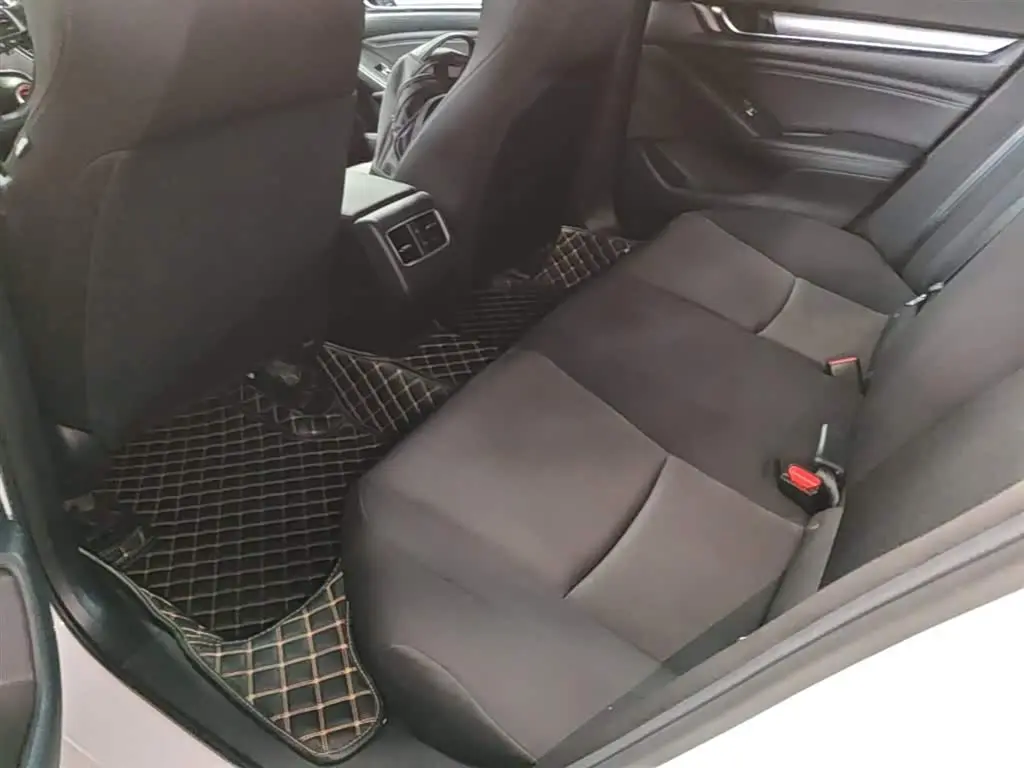 Honda Accord 2020 — ფოტო 17/20