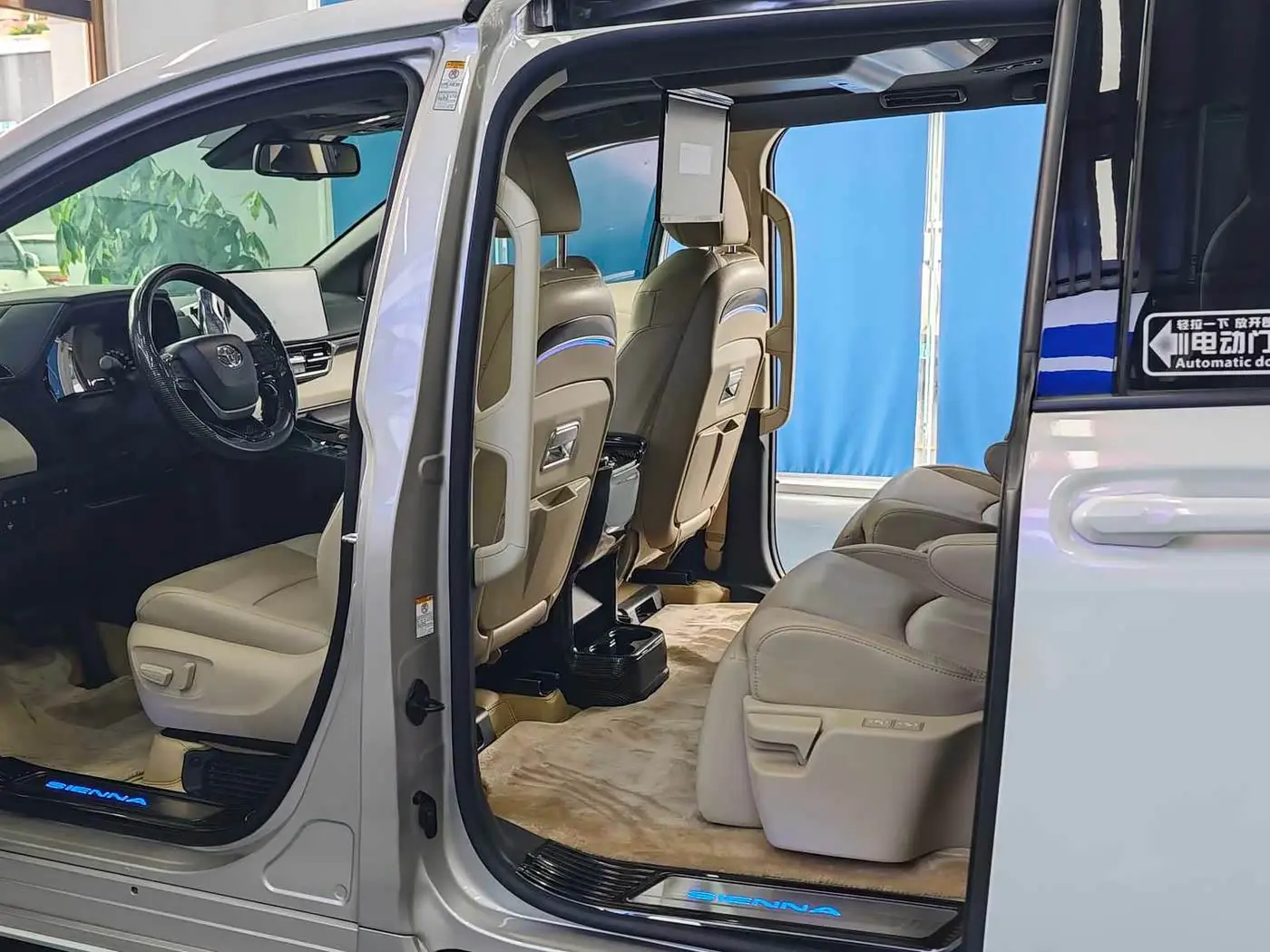 Toyota Sienna 2023 — Photo 8/20