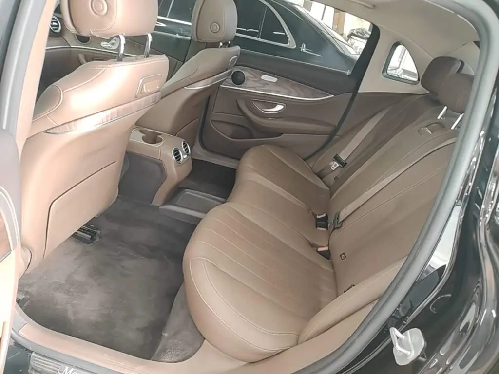 Mercedes-Benz E-Class 2019 — Photo 17/20