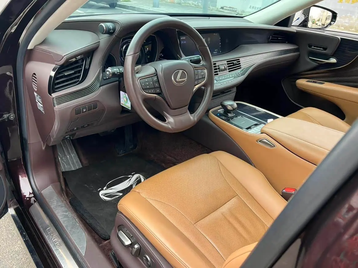Lexus LS 2020 — Photo 9/16