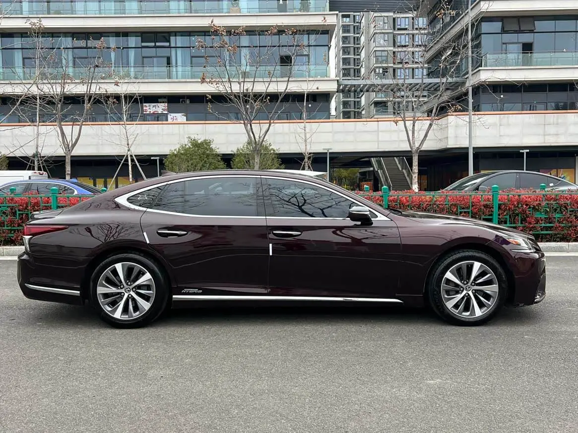 Lexus LS 2020 — Photo 15/16
