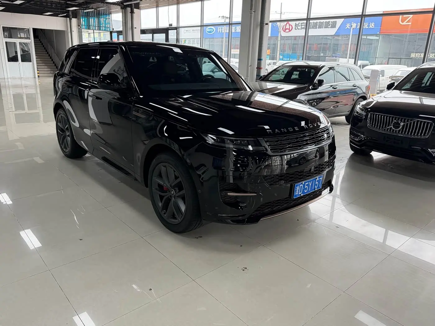 Land Rover Range Rover Sport 2025 — Фото 2/13