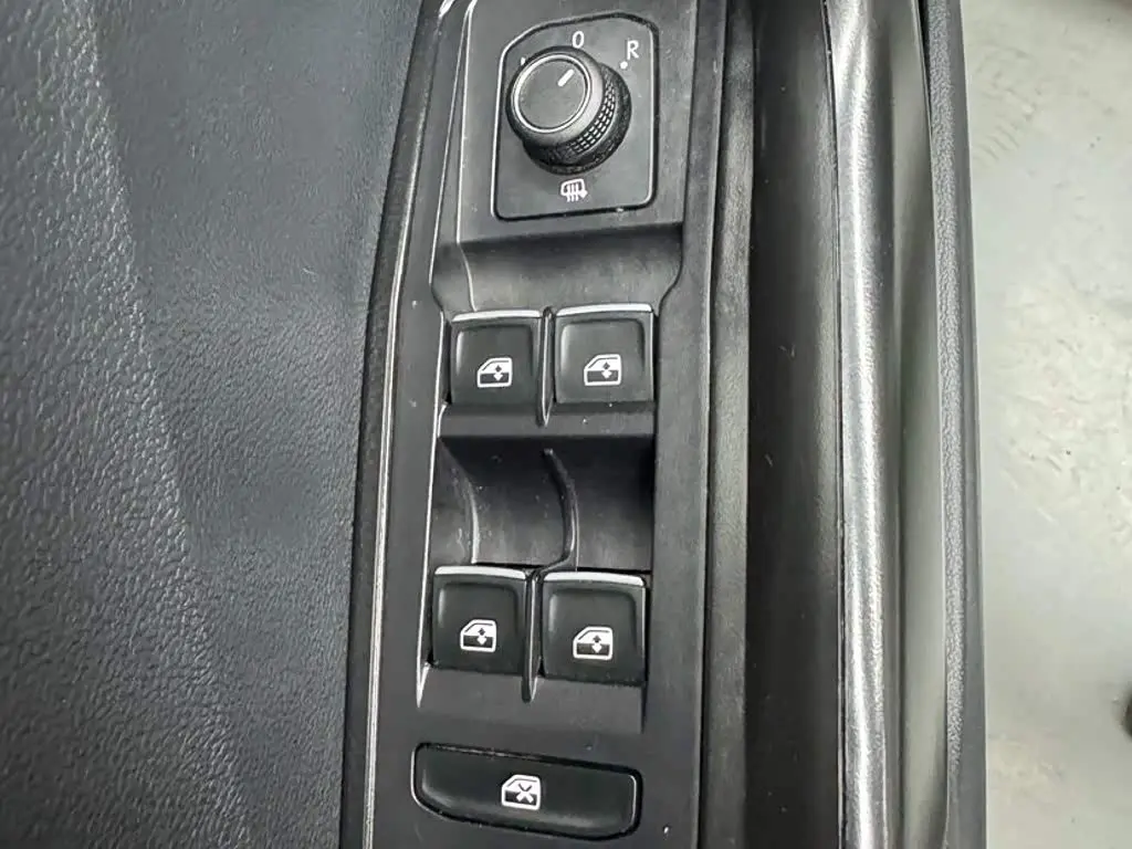 Volkswagen T-ROC 2023 — Photo 15/20