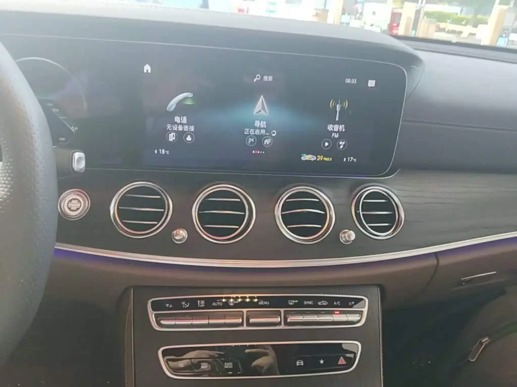 Mercedes-Benz E-Class 2023 — Photo 13/20