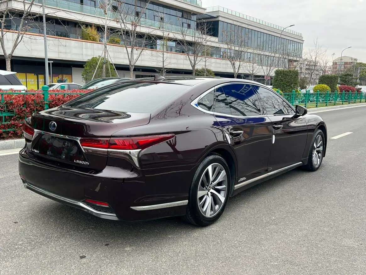 Lexus LS 2020 — Photo 13/16
