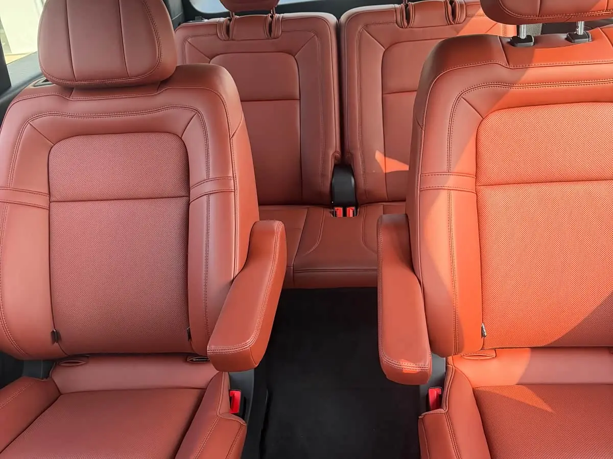 Lincoln Aviator 2025 — Photo 10/13
