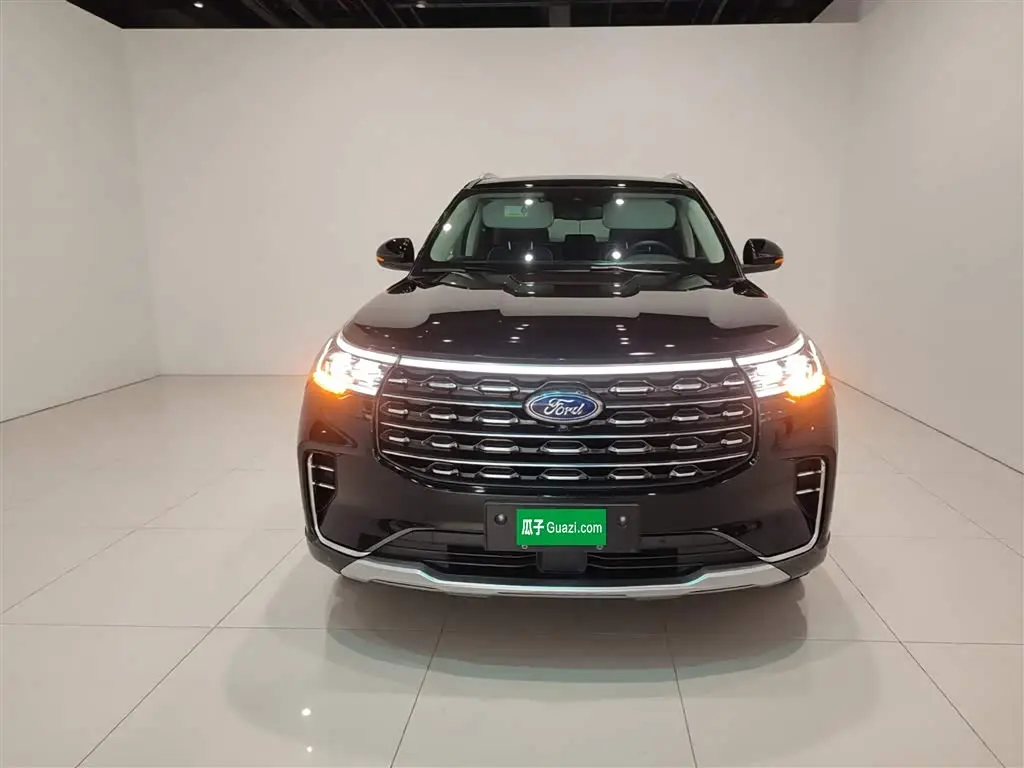 Ford Explorer 2023 — Photo 3/20