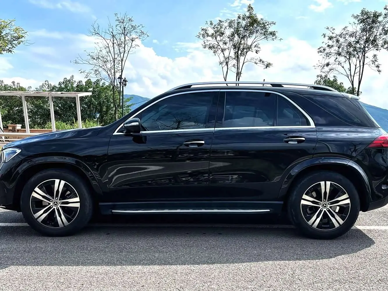 Mercedes-Benz GLE 2023 — Photo 5/8