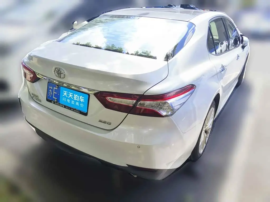 Toyota Camry 2019 — Photo 2/13