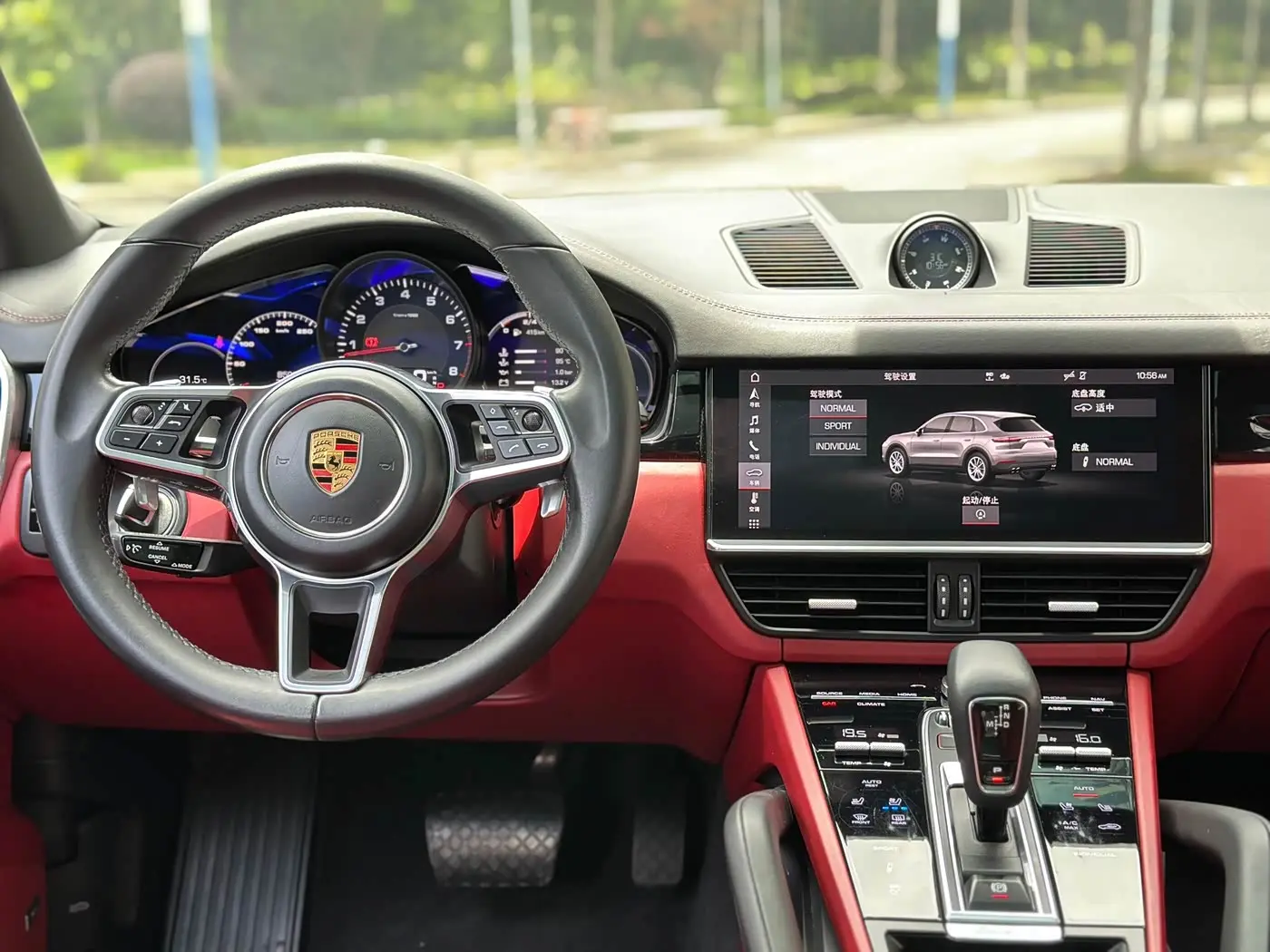 Porsche Cayenne 2020 — Photo 7/15