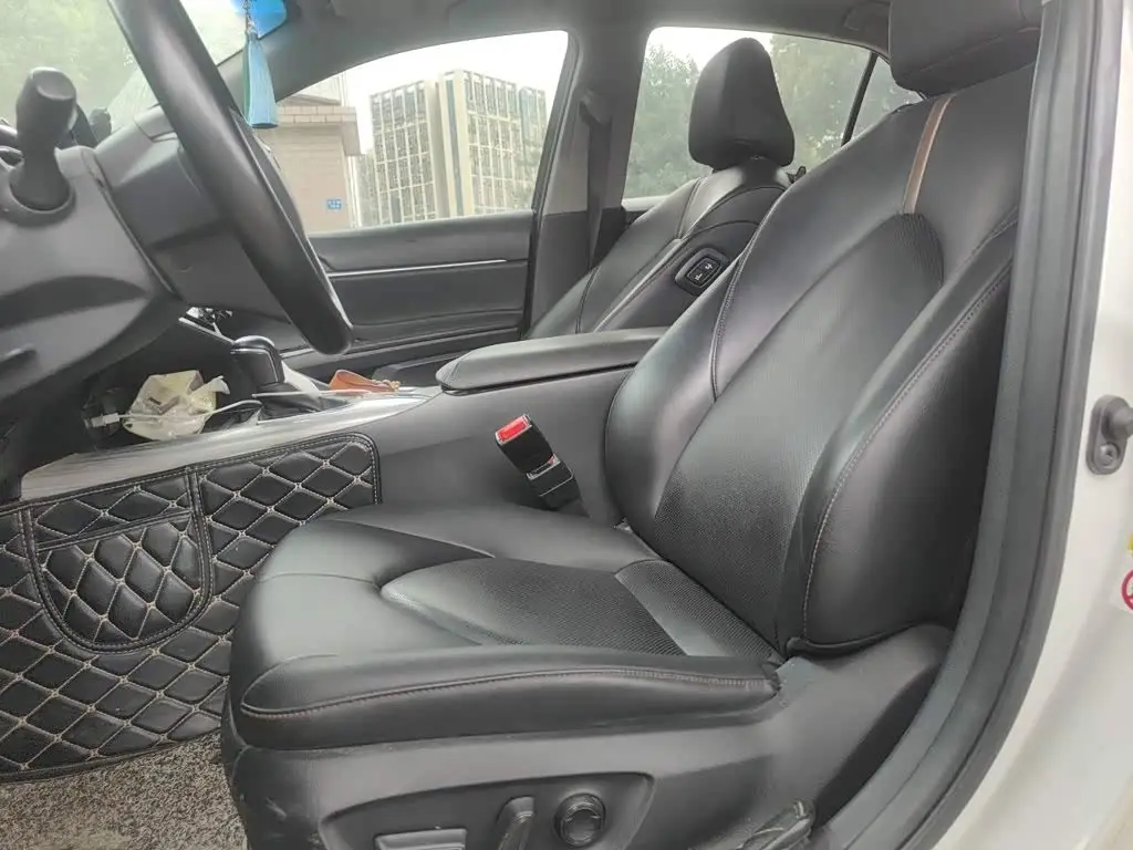 Toyota Camry 2018 — Photo 8/20