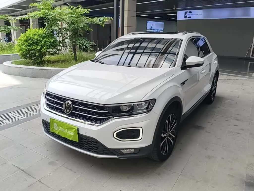 Volkswagen T-ROC 2023 — Photo 1/20