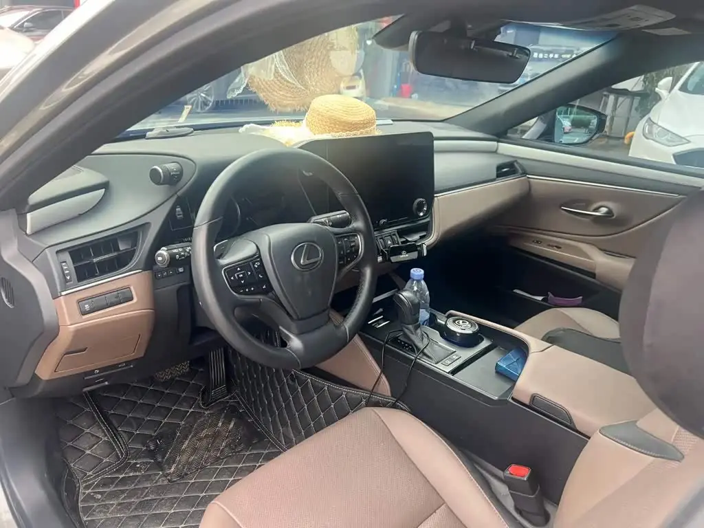 Lexus ES 2025 — Photo 6/8