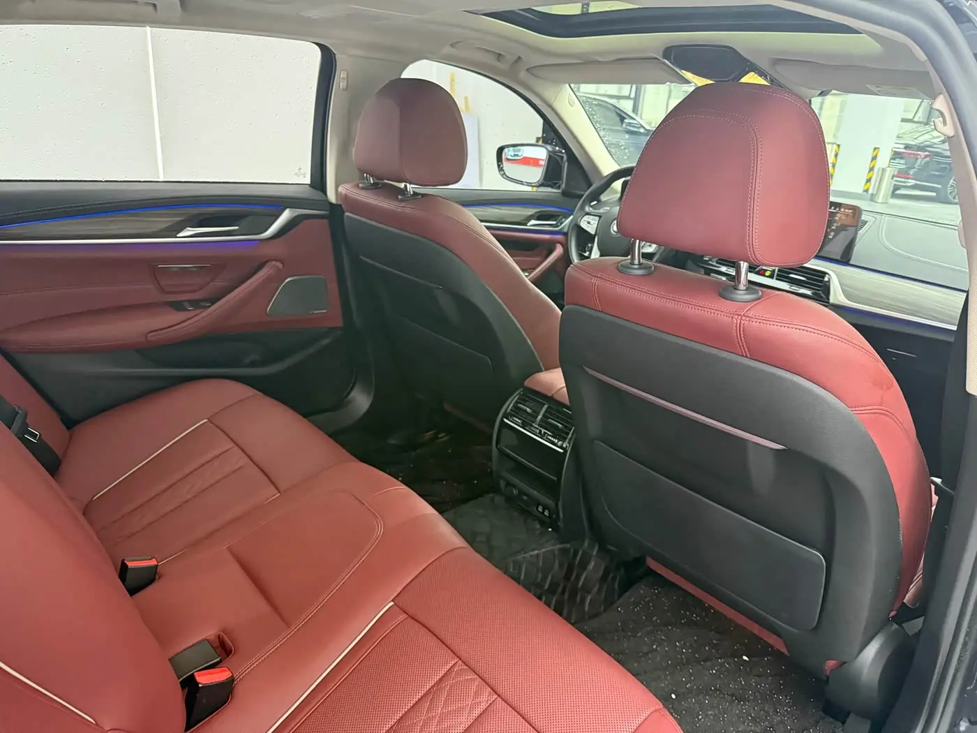 BMW 5 Series 2023 — Photo 10/16