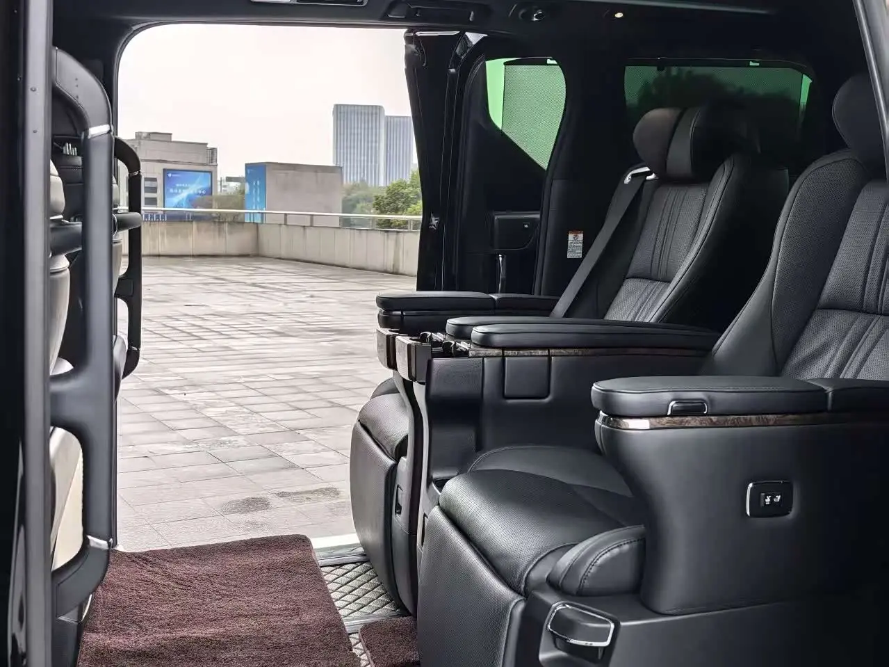 Toyota Alphard 2022 — Şəkil 16/20