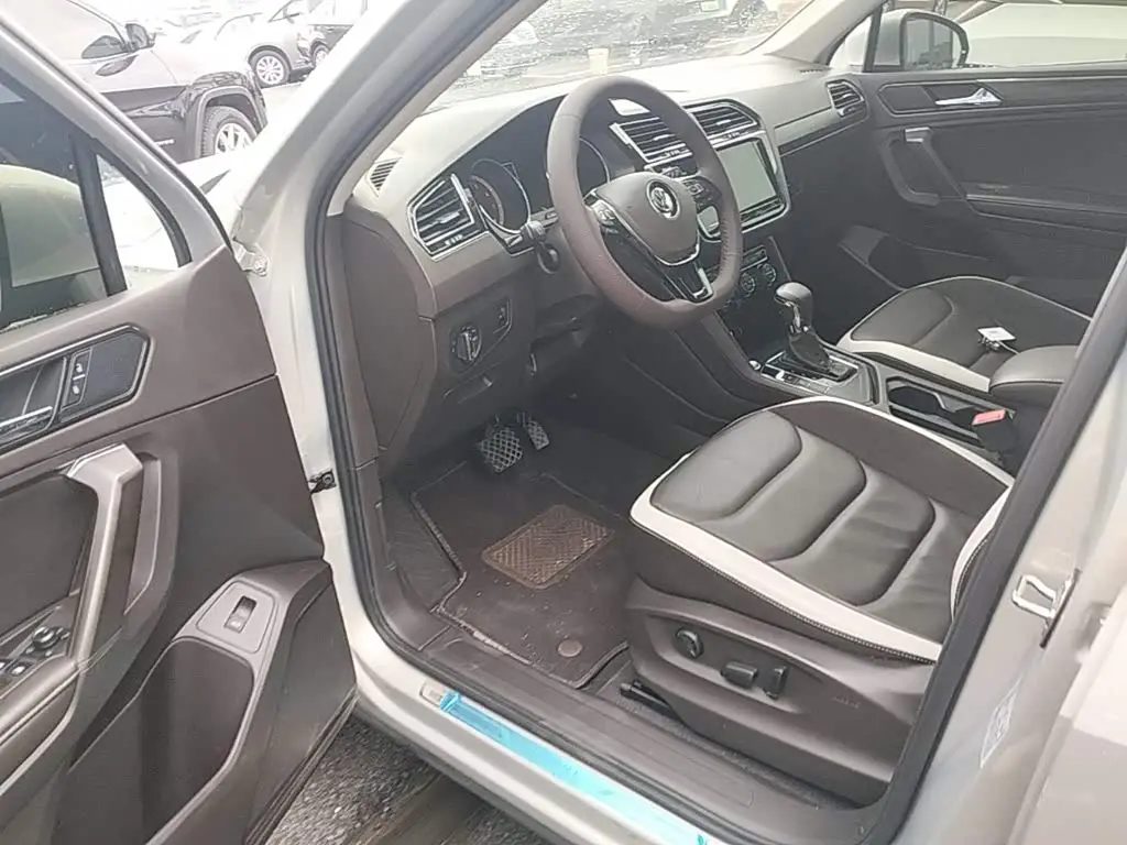 Volkswagen Tiguan L 2020 — Фото 16/20