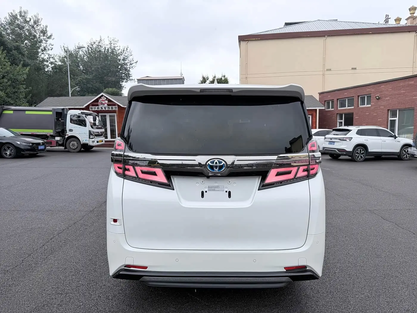 Toyota Vellfire 2022 — Photo 7/9