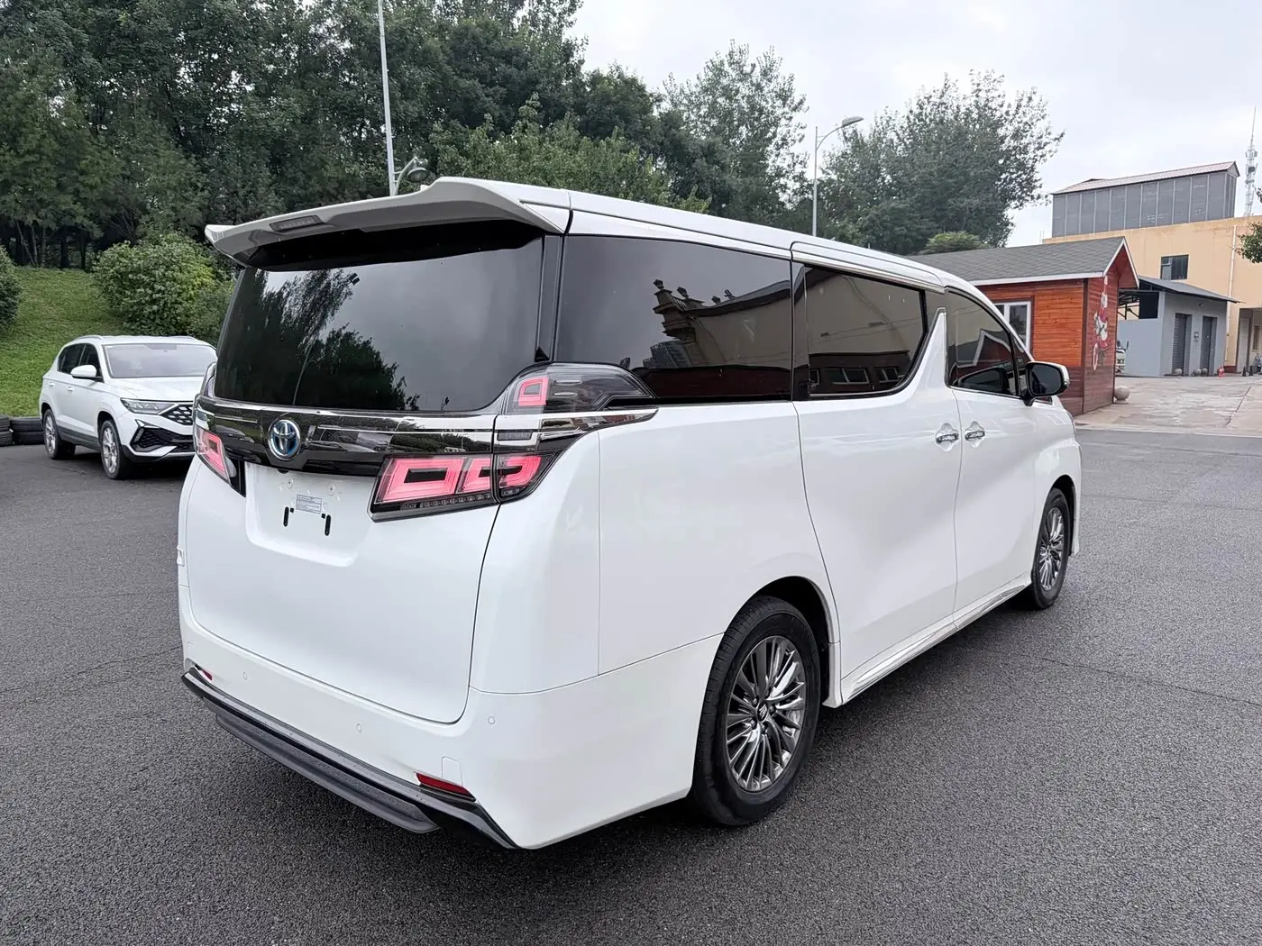 Toyota Vellfire 2022 — Photo 4/9