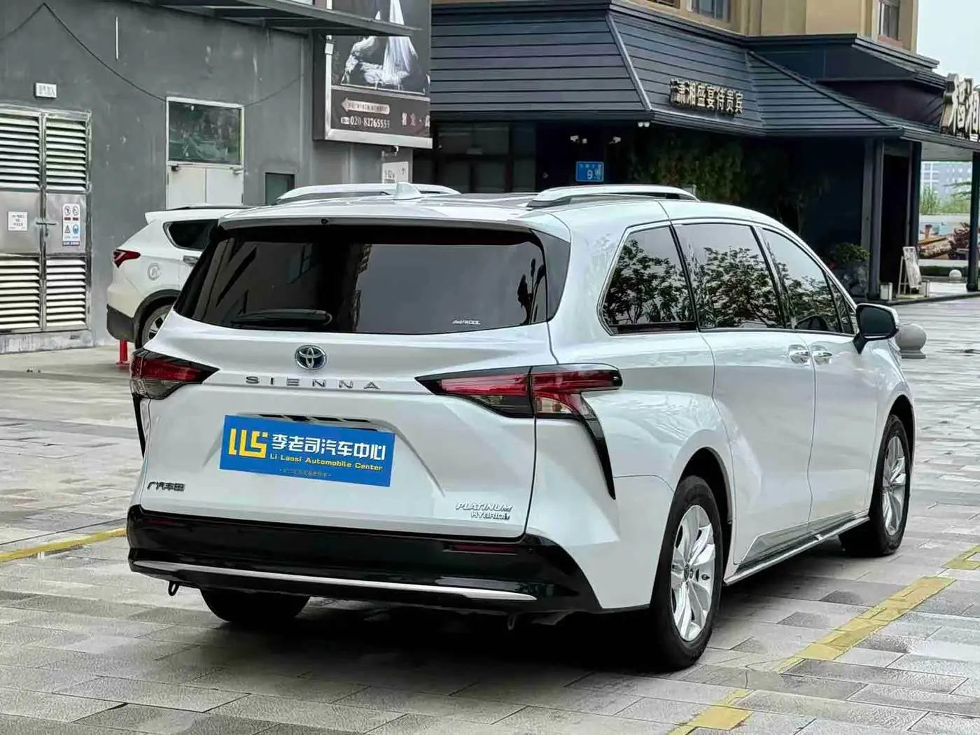 Toyota Sienna 2022 — Фото 3/9