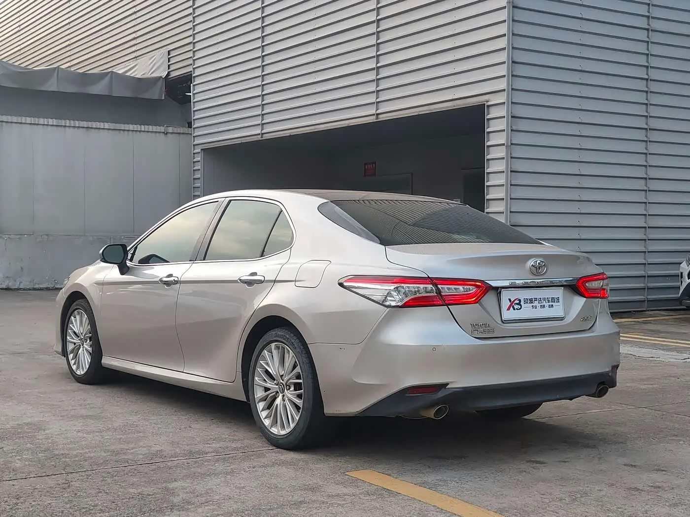Toyota Camry 2019 — Фото 5/16