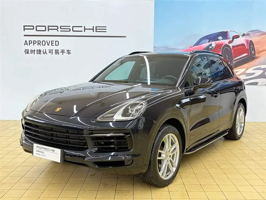 Porsche Cayenne New Energy 2021 — Photo 1/15