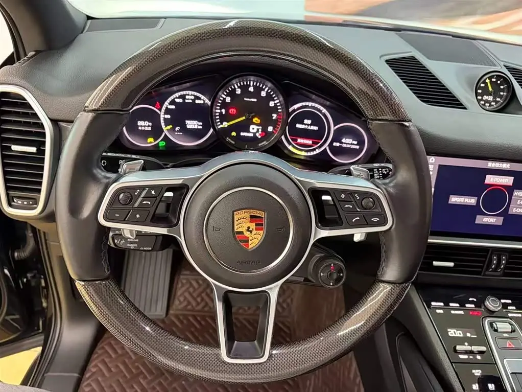 Porsche Cayenne New Energy 2021 — Photo 10/15