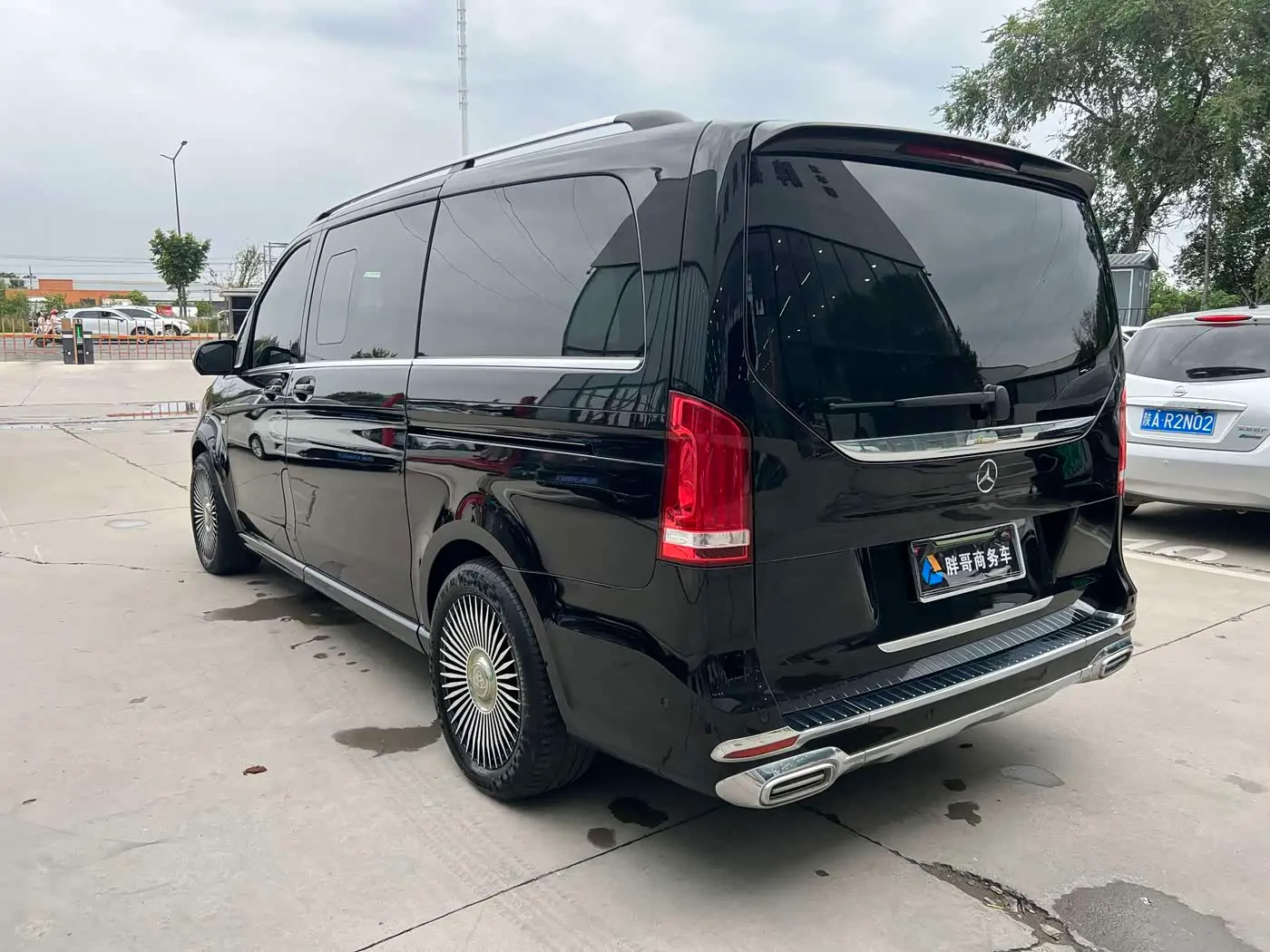 Mercedes-Benz V-Class 2023 — Фото 15/16