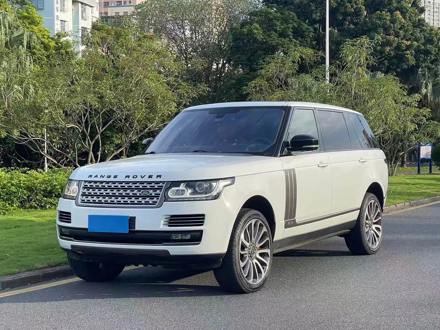 Land Rover Range Rover 2017 — Photo 1/18