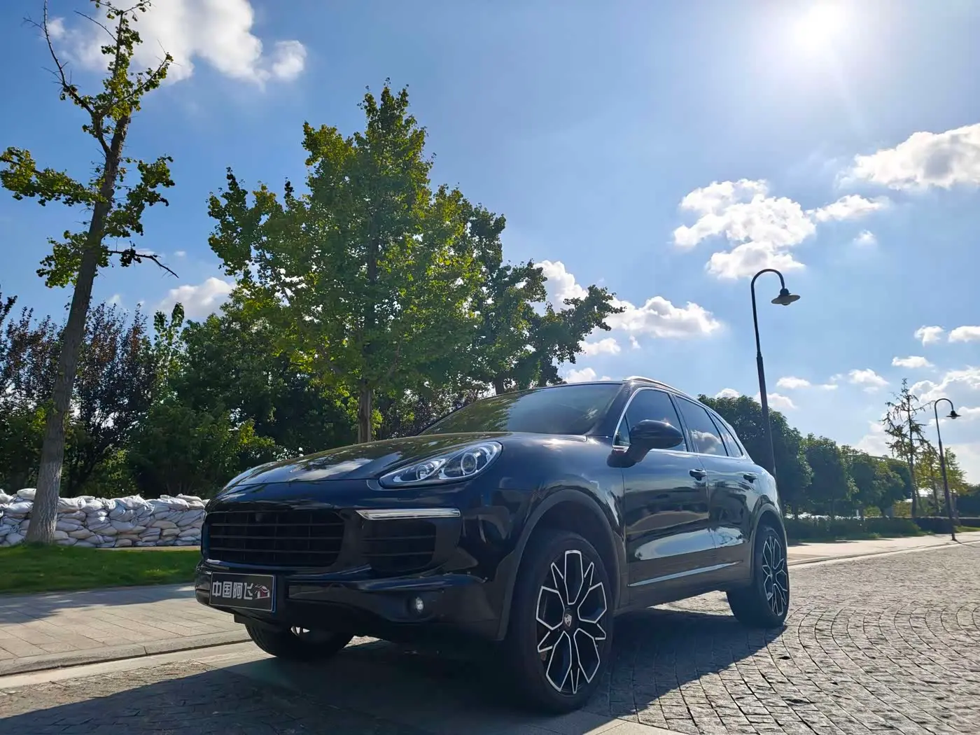Porsche Cayenne 2016 — ფოტო 1/9