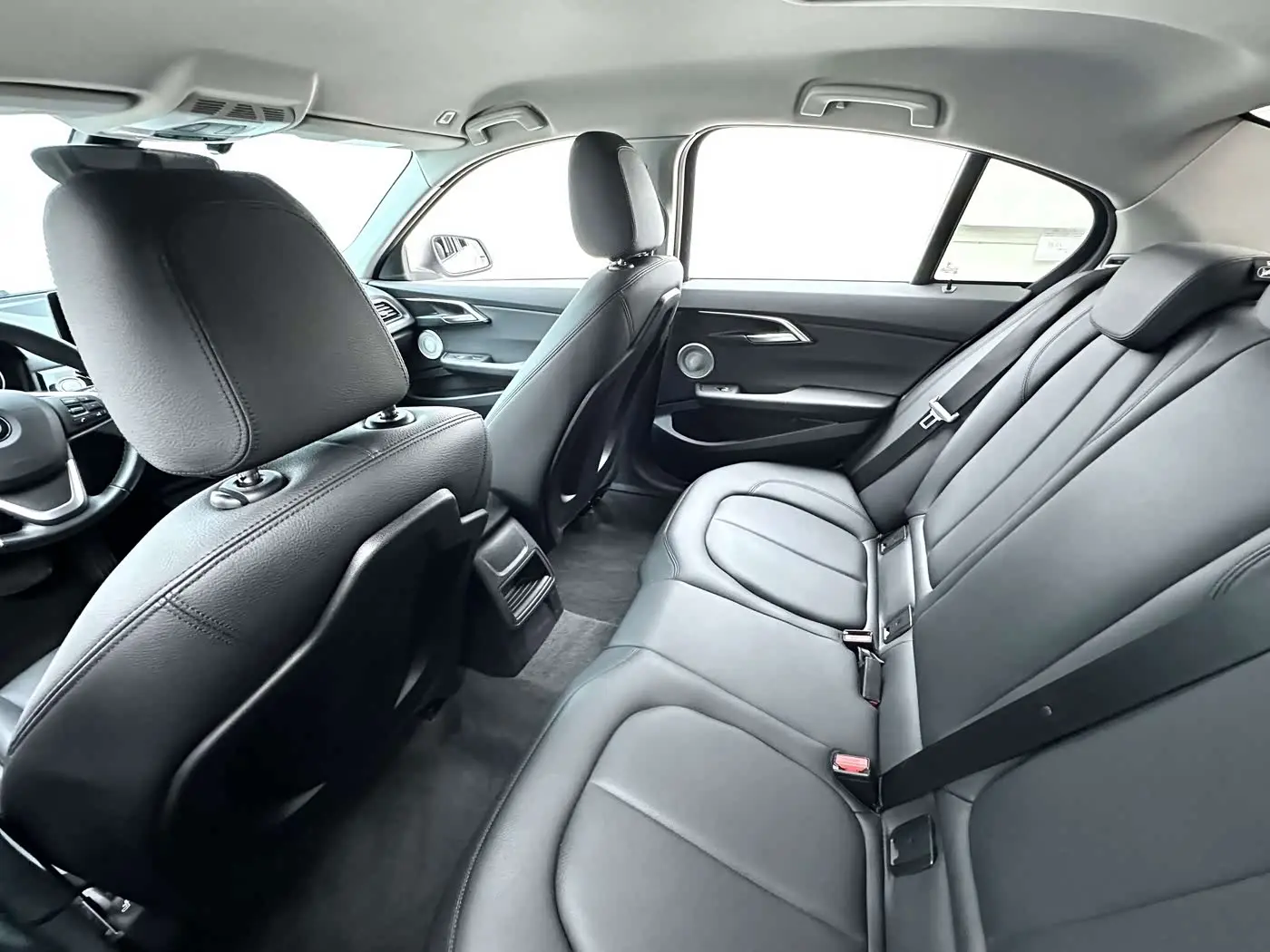 BMW 1 Series 2023 — Photo 10/14