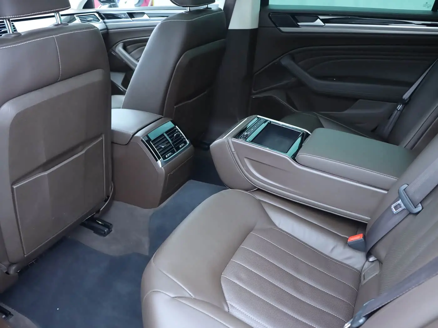 Volkswagen Phideon 2023 — Фото 14/20
