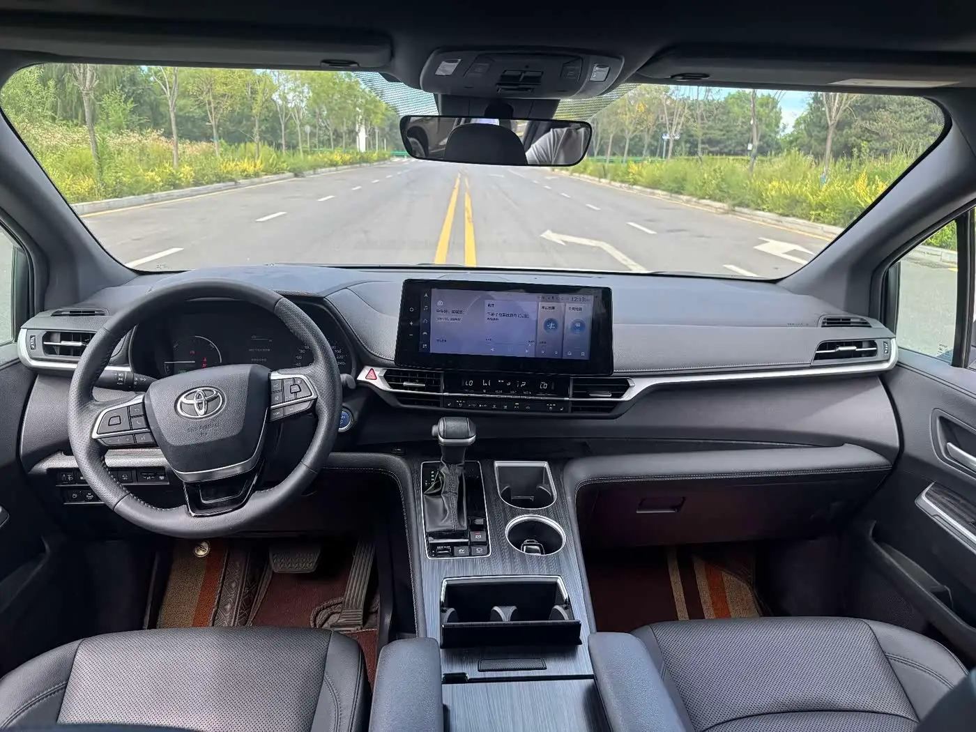 Toyota Sienna 2023 — Şəkil 5/9
