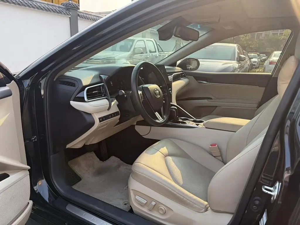 Toyota Camry 2022 — Photo 4/9