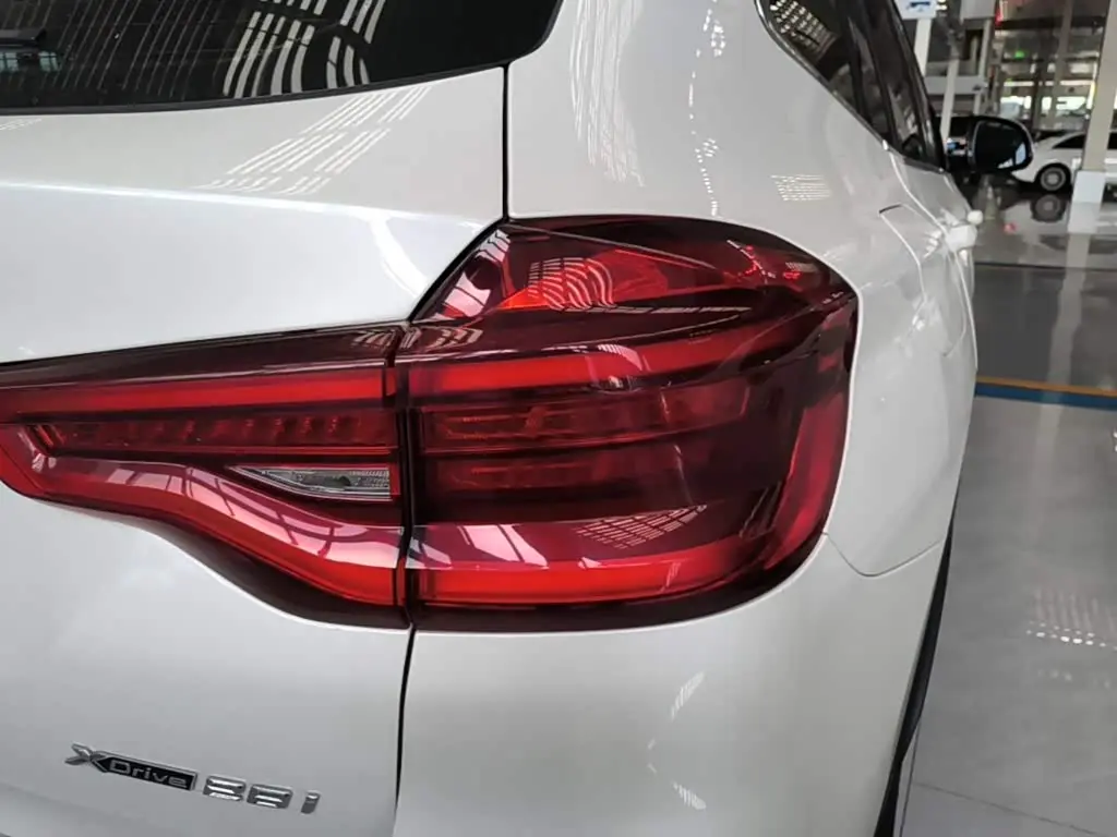 BMW X3 2021 — Photo 8/20