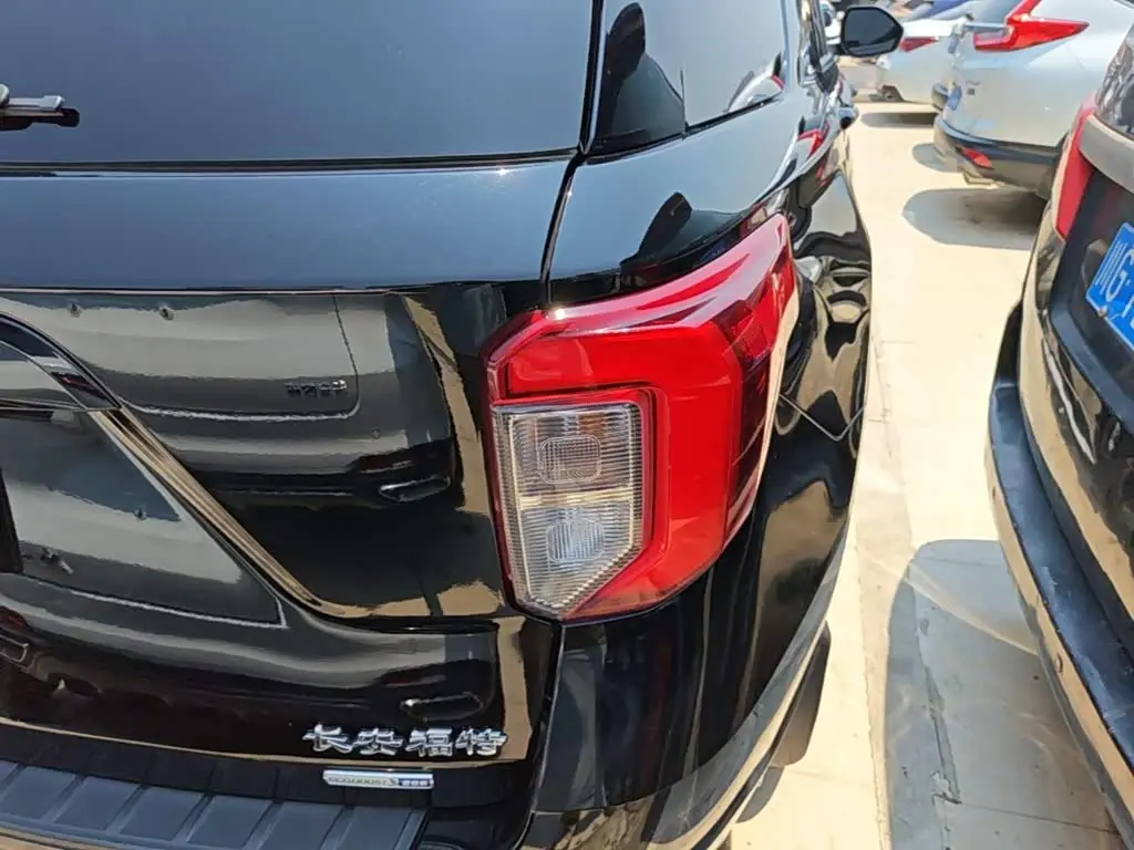 Ford Explorer 2021 — Şəkil 8/20
