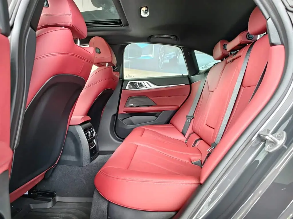 BMW 4 Series 2025 — Photo 11/18