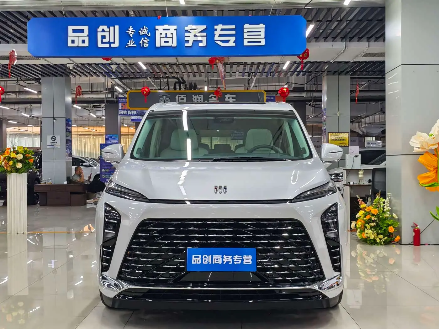 Buick GL8 2025 — ფოტო 2/19